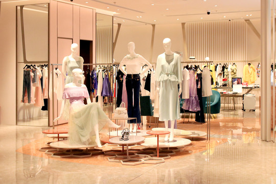 商场服装展示零售店